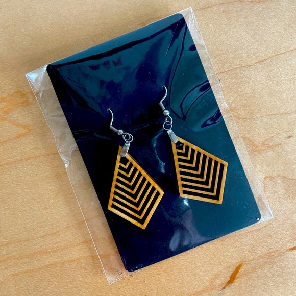 Unique, crafted, wooden earrings. Never been worn, never been opened. - Picture 2 of 3